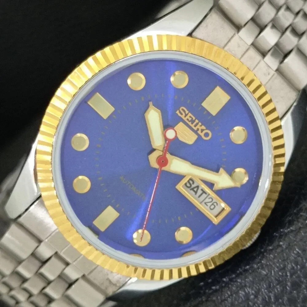 Vintage 1971 Seiko Automatic Mens Silver Watch W/daydate & Glass Back